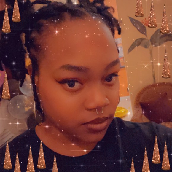 Profile Picture of Shanell Kiviette (@kiviette007) on Poshmark