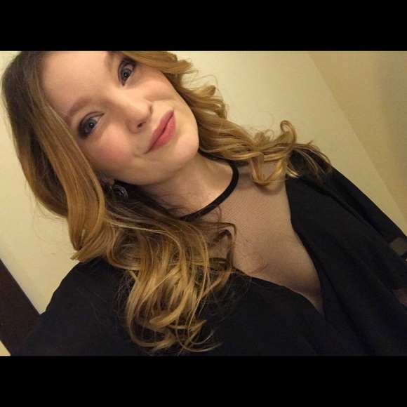 Profile Picture of Michaela Downs (@michaelammxo) on Poshmark