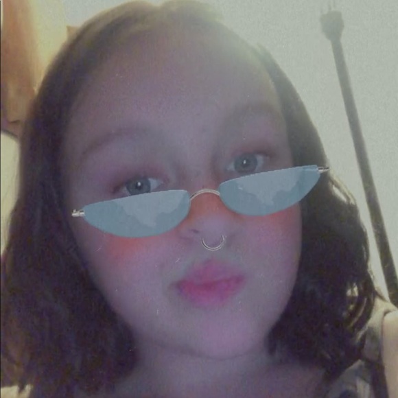 Zoey Burnley - Poshmark Profile Picture of Zoey Burnley (@__zoey_101__) on Poshmark