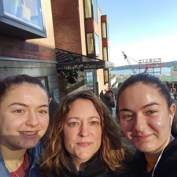 Profile Picture of Hazel Clements (@hazel_clements) on Poshmark