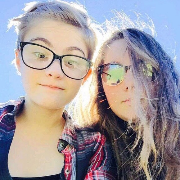 Profile Picture of Raeanna Stuits (@raeannastuits) on Poshmark