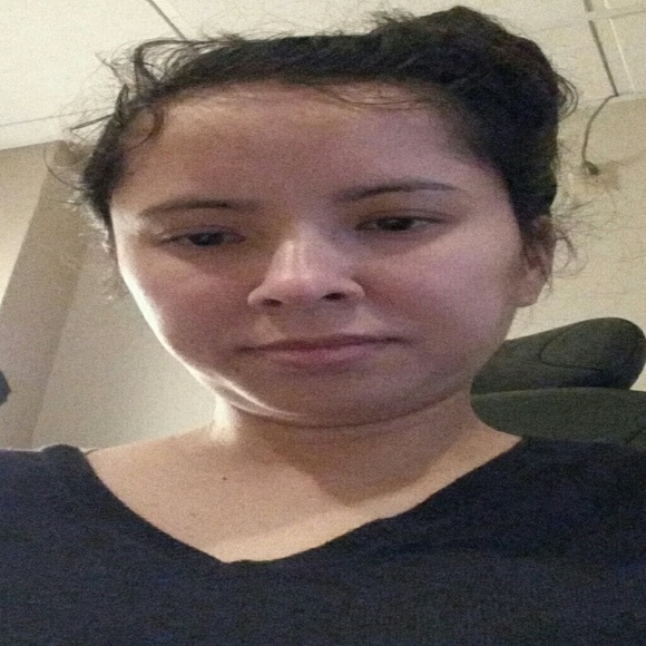 Profile Picture of Vivian Huynh (@vpost8751) on Poshmark
