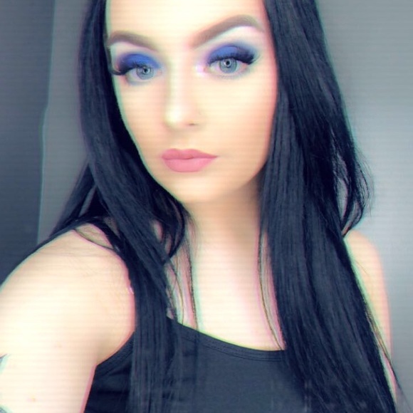 Profile Picture of Hailee Kreisel (@haileekreisel) on Poshmark