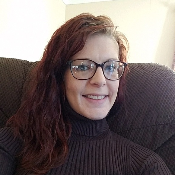 Profile Picture of Holli Brodar (@holli0329) on Poshmark