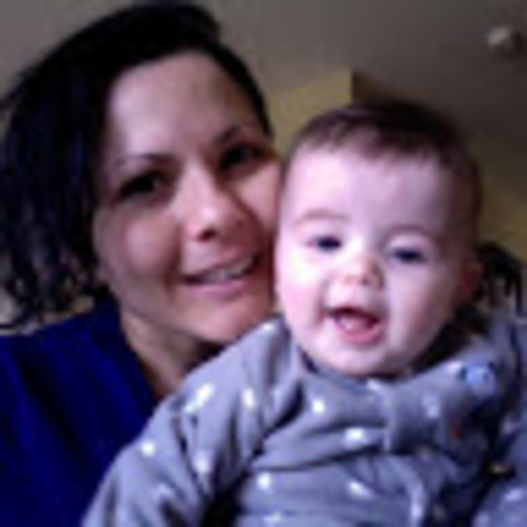 Profile Picture of Glaucia Sonderby (@dylomart) on Poshmark