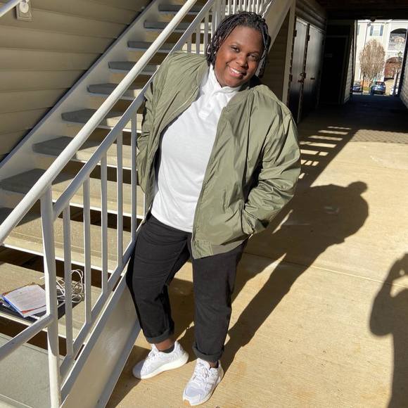 Profile Picture of Meshawn Macklin (@meshawn96) on Poshmark