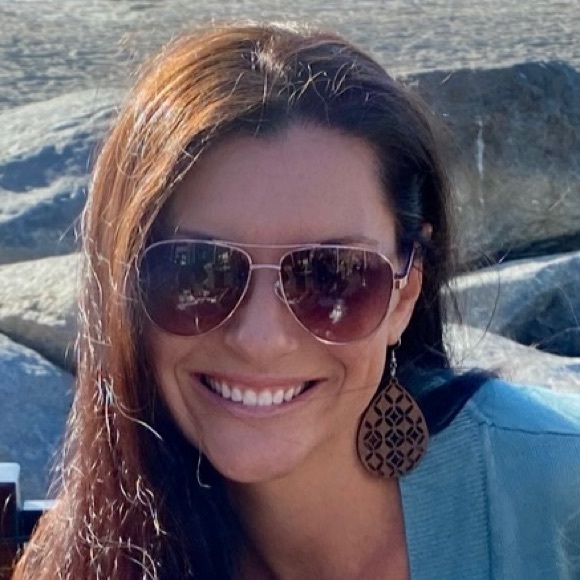 Dannielle Garcia - Poshmark Profile Picture of Dannielle Garcia (@dannielleweyer) on Poshmark