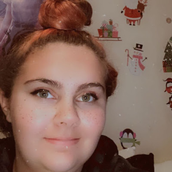 Profile Picture of Samantha Truxal (@unicorn134life) on Poshmark