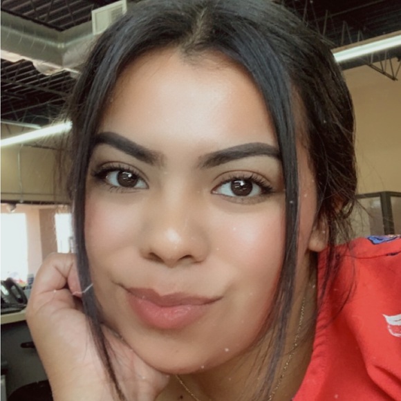 Profile Picture of Lisette Sanchez (@lisette761) on Poshmark