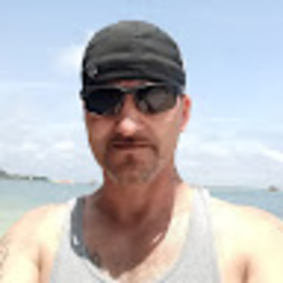 Profile Picture of James Deavers (@deavers1975) on Poshmark