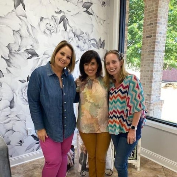 Shelley Harrigill - Poshmark Profile Picture of Shelley Harrigill (@smharrigill) on Poshmark