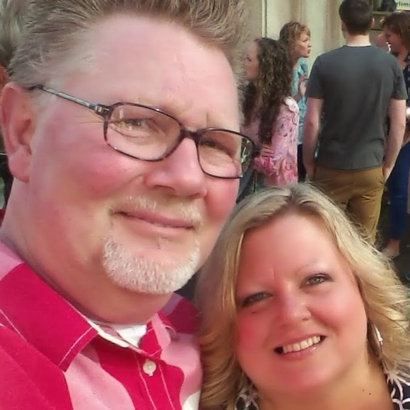 Profile Picture of Beth Loveall (@bethloveall) on Poshmark