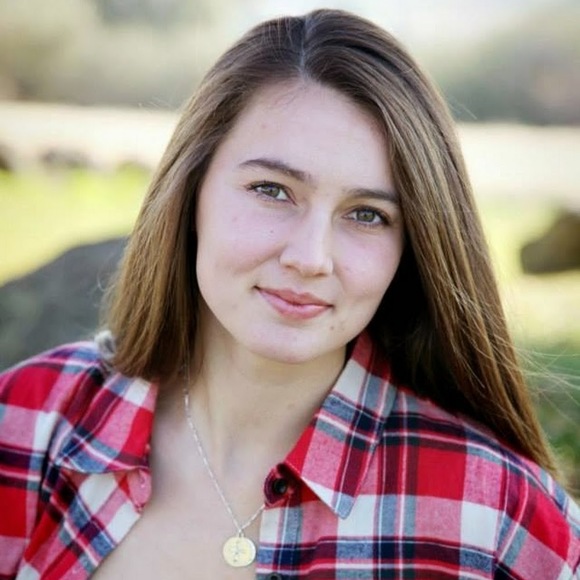 Profile Picture of Krista Rigsbee (@kristarigsbee) on Poshmark