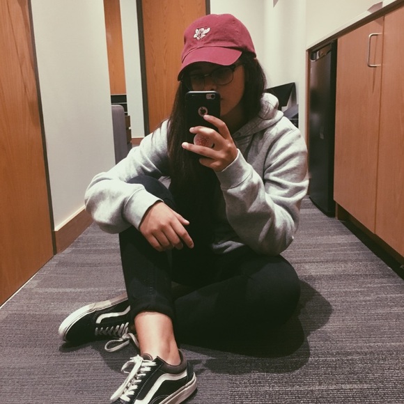 Profile Picture of Mariah Lima (@amilhairam) on Poshmark