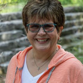 Profile Picture of Quiet Hollow | Living & Loving Your Next Chapter (@kathy_rowland) on Pinterest