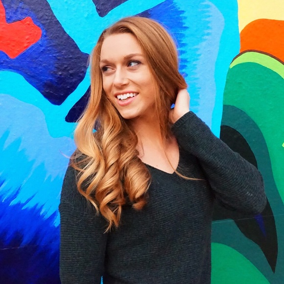 Profile Picture of Brynn Cox (@coxbrynn) on Poshmark