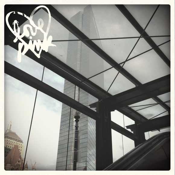 Profile Picture of Larissa Fernandes (@laracf15) on Poshmark