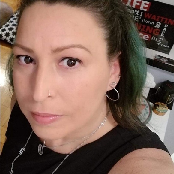 Profile Picture of Shirley Almeida (@shrill0510) on Poshmark
