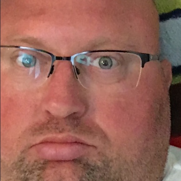 Profile Picture of John Gluth (@jdgluth) on Poshmark