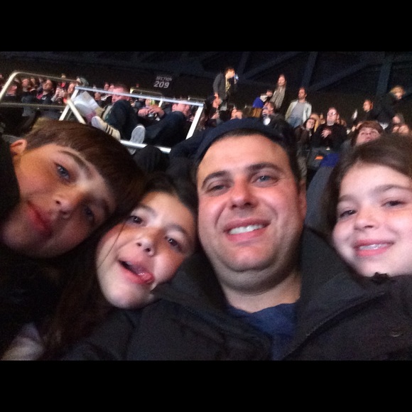 Profile Picture of Katie Srour (@katie123s) on Poshmark