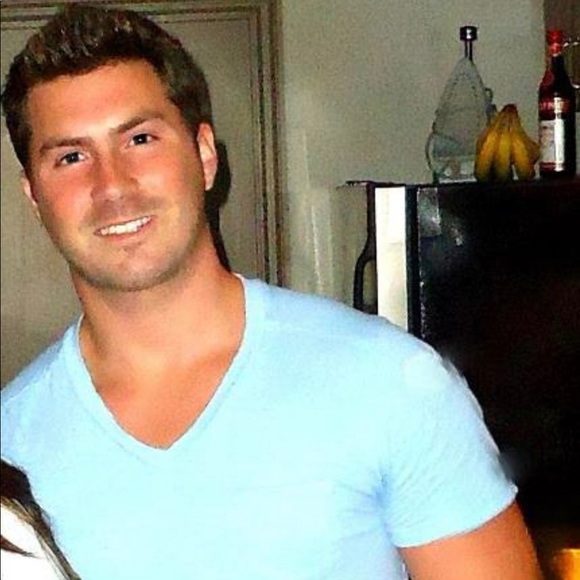 Profile Picture of Andrew Billingsley (@abb10f) on Poshmark