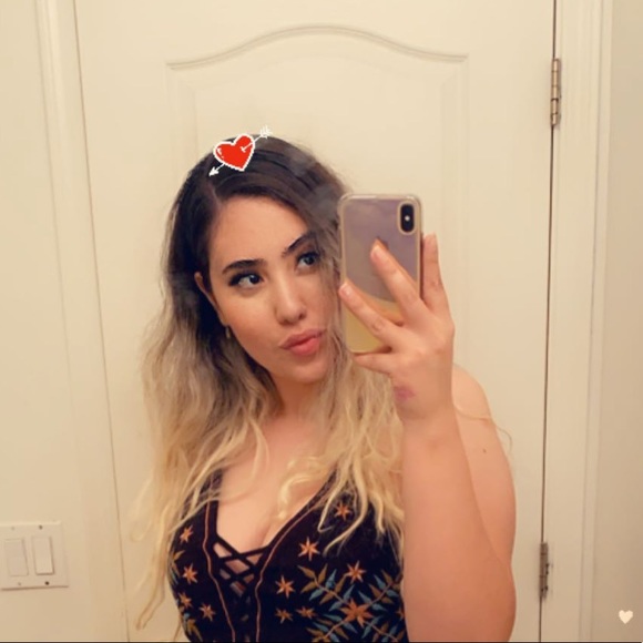 Valeria Urquijo - Poshmark Profile Picture of Valeria Urquijo (@vale_urq19) on Poshmark