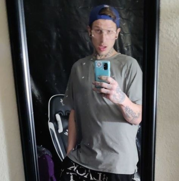 Profile Picture of Korey Sondergaard (@k0r3y5) on Poshmark