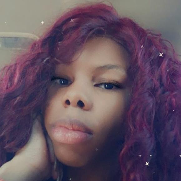 Profile Picture of Andrea Bates (@jolisaab) on Poshmark