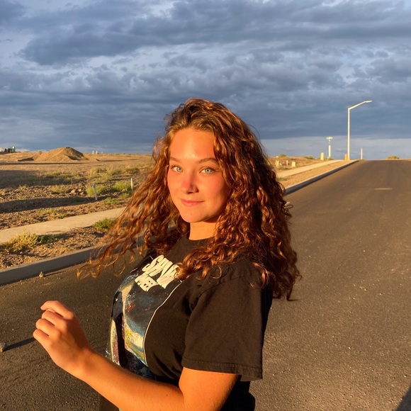 Profile Picture of Averie Searle (@avessearle) on Poshmark