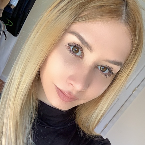 Profile Picture of Xhesika Lucaj (@xhes_luc1) on Poshmark