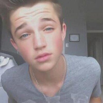 Profile Picture of Tyler Rayburn (@TylerRBOfficial) on Twitter