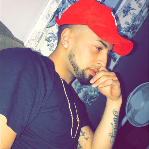 Profile Picture of Justin Acevedo (@jacevedo14) on Poshmark