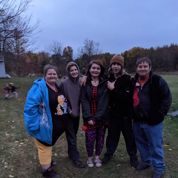 Profile Picture of Crystal Shoebridge (@coconuthobbes) on Poshmark