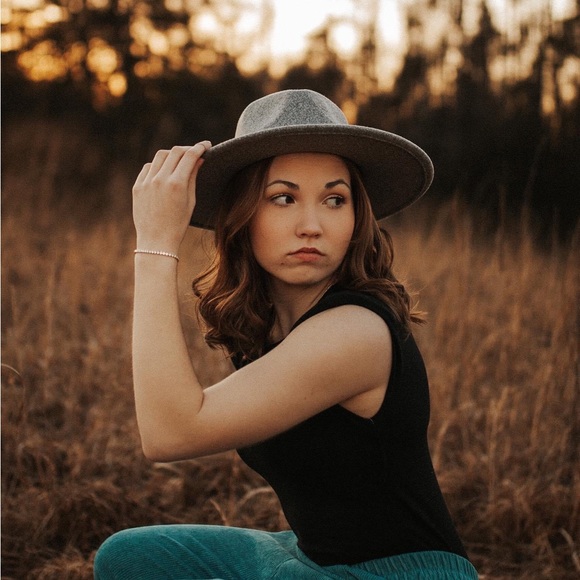 Profile Picture of Caley Brown (@caleybrown) on Poshmark