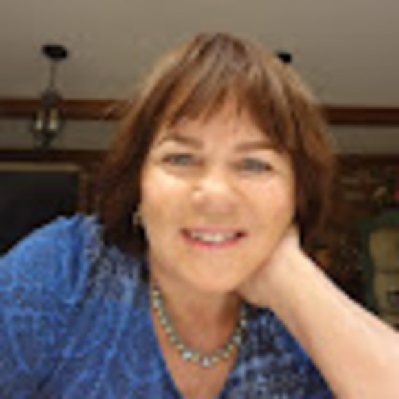 Profile Picture of Alisa Lofgren (@alofgren84) on Poshmark