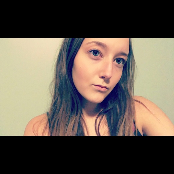 Profile Picture of Josephine Giannotti (@jgia1999) on Poshmark