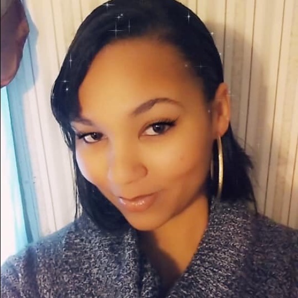 Profile Picture of Schatizi Mcmurrian (@mrsmcmurrian19) on Poshmark