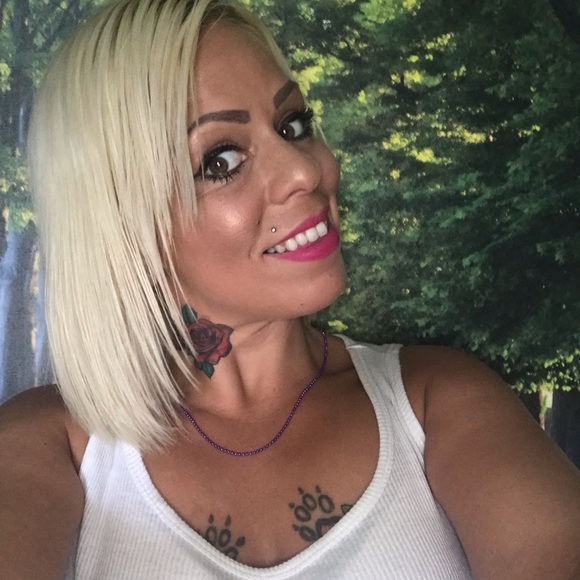 Profile Picture of Belinda Santiago (@belindasantiago) on Poshmark