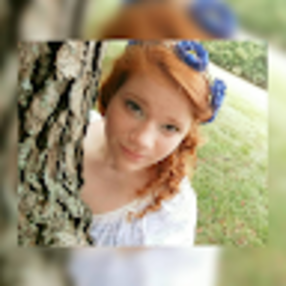 Profile Picture of Sara Matteson (@sarajmatteson) on Poshmark