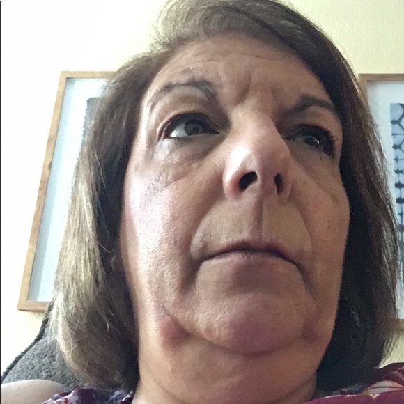 Profile Picture of Christina Colyer (@christinacolyer) on Poshmark