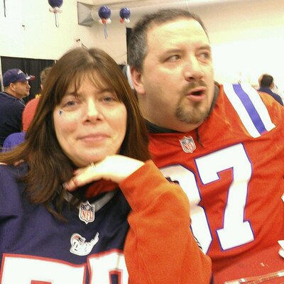 Profile Picture of Tina Metcalf (@liltlw73) on Twitter