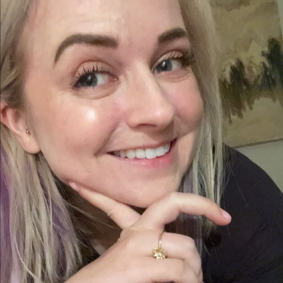 Profile Picture of Scharla Paryzek (@scharla_rose) on Poshmark