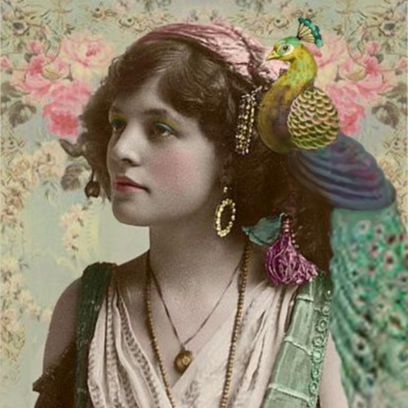 Profile Picture of Amanda Weintraub (@sirenofsaturn) on Poshmark