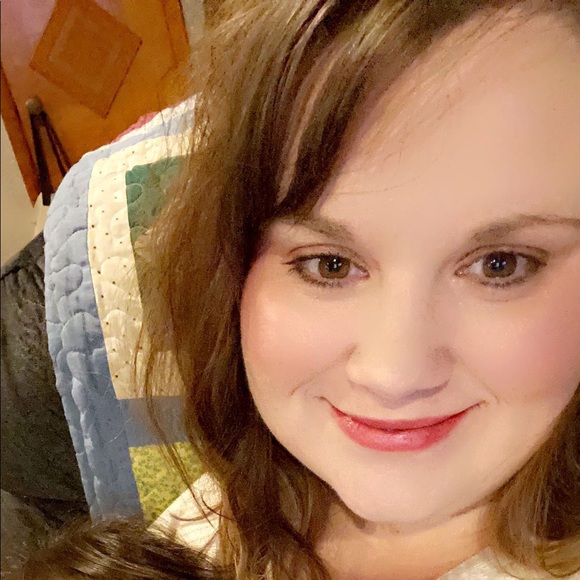 Profile Picture of Ashley Engelhardt (@aeng2018) on Poshmark
