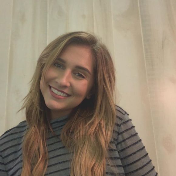 Profile Picture of Ashlyn Kennedy (@ashlynkennedy99) on Poshmark