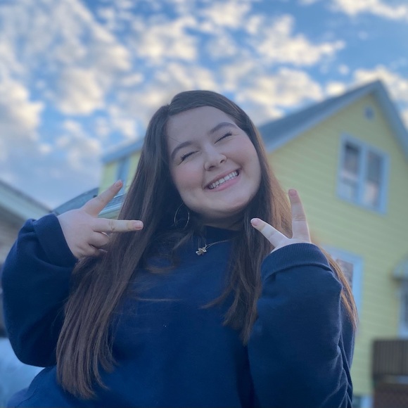 Kathryn Lazich - Poshmark Profile Picture of Kathryn Lazich (@lazichk) on Poshmark