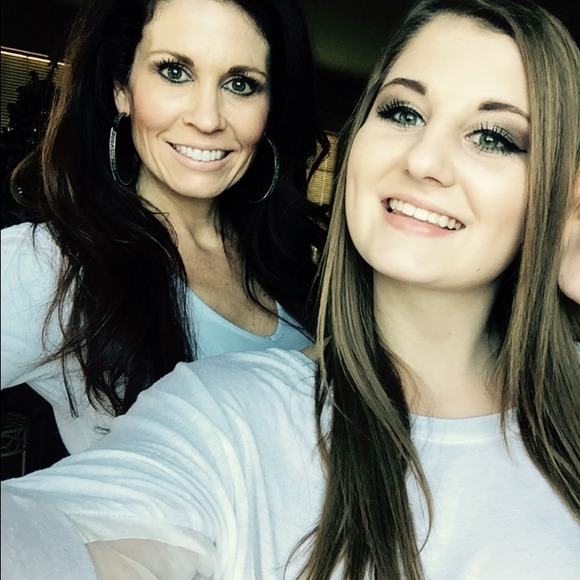 Profile Picture of Janet Catlow (@jcatlow) on Poshmark