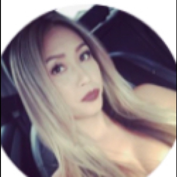 Profile Picture of Jianna Bohm (@jijibohm) on Poshmark