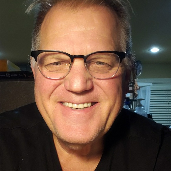 Profile Picture of Mike Hanna (@mimoka) on Poshmark