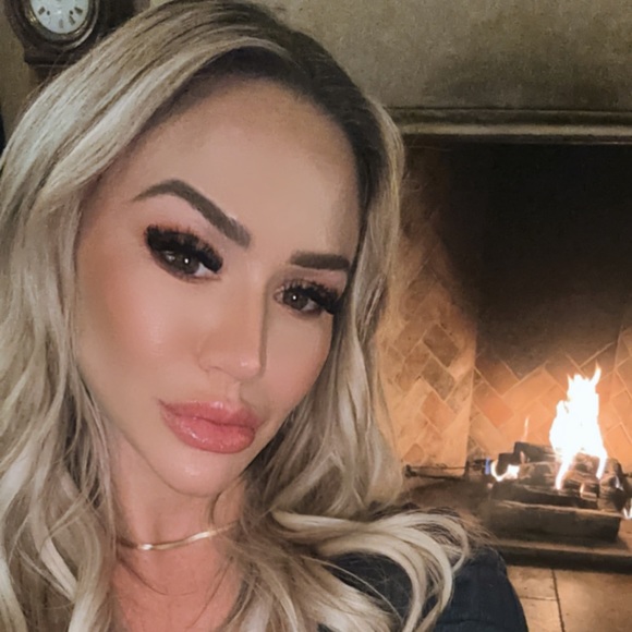 Profile Picture of Melinda Sharp (@melsharp84) on Poshmark